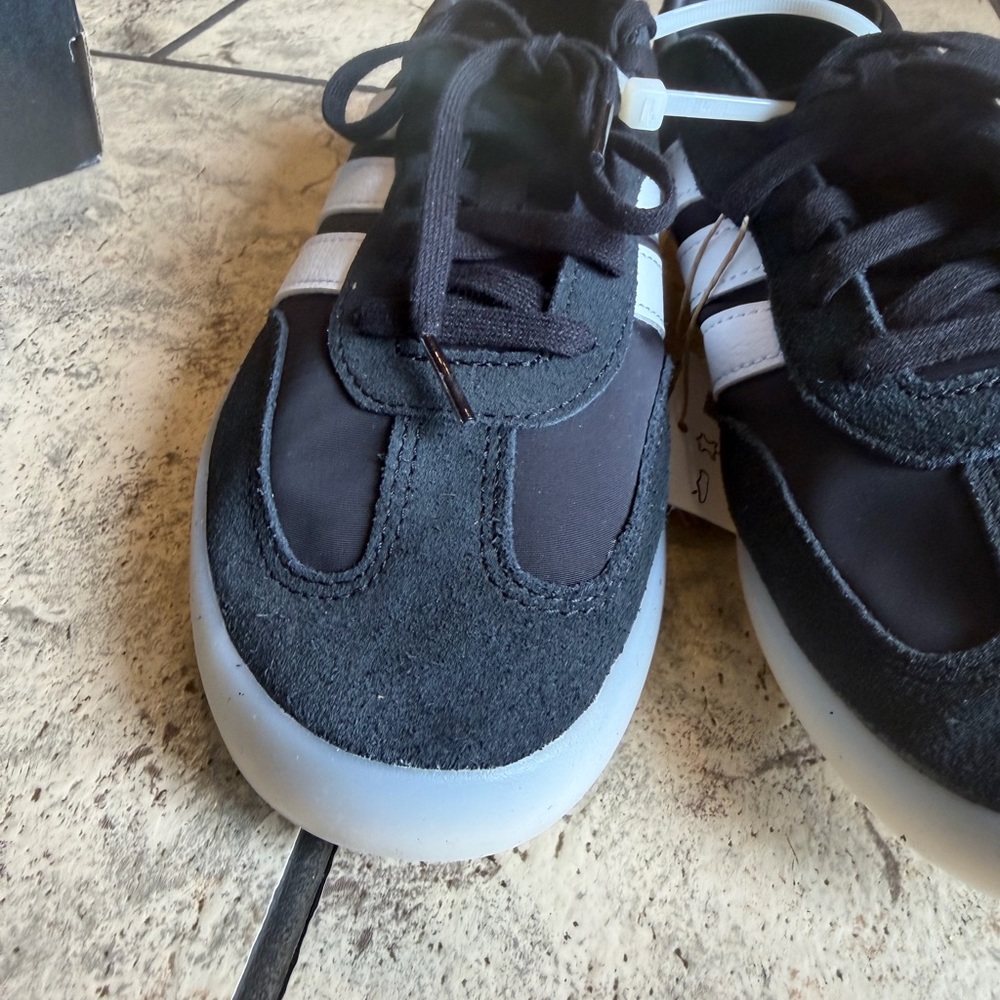 Adidas - Picture 2 of 4